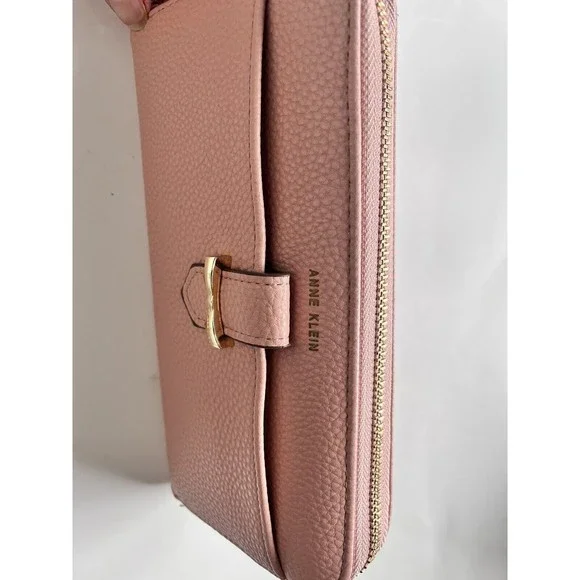 ✅SOLD Anne Klein Wallet Pale Pink Zip Around Gold Bow Pebble Texture - Picture 7 of 8